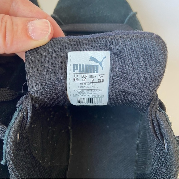 Puma Women's Vikky Black Suede Sneaker Size 9 w/original box - Picture 8 of 11